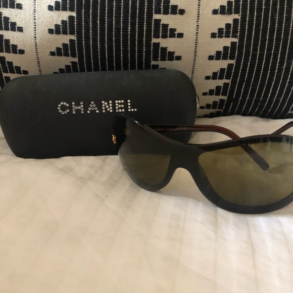 Chanel Suglasses - Picture 2 of 4